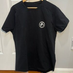 Alphalete Men’s training shirt size large